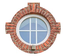 Как называется круглое окно в архитектуре